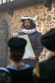 Matthias Matschke als Shakespeare.