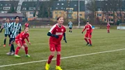 Ran an den Ball: Eriona im Spiel gegen FC Saloniki Essen