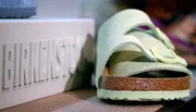 Das deutsche Familienunternehmen Birkenstock geh&ouml;rt mittlerweile zum franz&ouml;sischen Luxuskonzern LVMH.