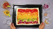 Regenbogenpizza: Ein Regenbogen &ndash; auf einer Pizza! Mhm!