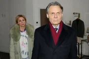 Gerner (Wolfgang Bahro) muss Yvonne (Gisa Zach) versprechen, von seinem Rachevorhaben Abstand zu nehmen.
