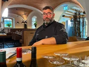 Der K&uuml;chenchef und Gr&uuml;nder des Fine-Dining-Restaurants &bdquo;Kammer 5&ldquo; Wolfgang Wohlschl&auml;ger in Ort im Innkreis.