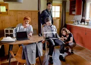 Das SOKO Team Dr. Stefanie L&ouml;cker (Veronika Polly, l.), Lukas Roither (Jakob Seeb&ouml;ck, hinter), Martin K&uuml;hne (Stefan Puntigam), Nina Pokorny (Julia Cencig, r.) nimmt am Tatort die Ermittlungen auf.