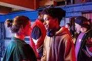 Katya (Alexandra Pfeifer, l.) und Marlon (Yalany Marschner, M. ) sp&uuml;ren, dass sie l&auml;ngst mehr sind als nur Tanzpartner.