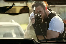 Pablo Schreiber (Ray Merrimen).