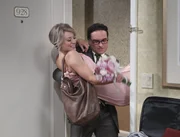 ITALIA 1 - 1A TV NELLA FOTO: KALEY CUOCO-SWEETING (PENNY), JIM MESKIMEN E JOHNNY GALECKI (LEONARD)