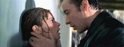 F&uuml;r Ed (John Cusack, r.) kommt nach wie vor jeder als T&auml;ter in Frage. Hat am Ende Paris (Amanda Peet, l.) etwas mit den grausamen Morden im Motel zu tun?