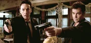 Als Ed (John Cusack, l.) und Rhodes (Ray Liotta, r.) denjenigen tot auffinden, den sie die ganze Zeit f&uuml;r den T&auml;ter gehalten haben, spitzt sich die Lage im Motel zu ..