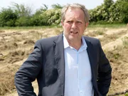 Thomas (Harald Krassnitzer) hat gro&szlig;e Probleme: Die finanzielle Situation von "Stickler & Stickler" ist denkbar schlecht.