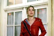 Paris (Amanda Peet)