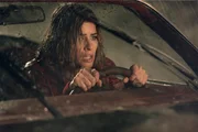 Paris (Amanda Peet) versucht dem Wahnsinn in dem verlassenen Motel trotz der st&uuml;rmischen Nacht zu entkommen.