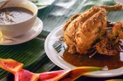 Hocharomatisches Festmahl: Ayam Betutu ist mit allerlei Gewürzen bestrichenes Hähnchen aus Bali. Hocharomatisches Festmahl: Ayam Betutu ist mit allerlei Gewürzen bestrichenes Hähnchen aus Bali.