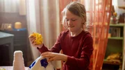 Anna versucht, Sa&iuml;ds Ball auszustopfen.