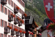Schweizer Hotelgeschichten - Nobelherbergen f&uuml;r die Briten Teil 1  Traditionshotel im Bergdorf Zermatt.
