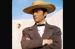 Der strenge Colonel William Travis (Laurence Harvey) h&auml;lt mit den Aufst&auml;ndischen die Stellung. Sie warten auf Verst&auml;rkung und verteidigen Fort Alamo gegen die mexikanische &Uuml;bermacht.