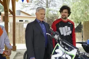 Special Agent Leroy Jethro Gibbs (Mark Harmon) ist am Gr&uuml;beln. Er wird das Gef&uuml;hl einfach nicht los, dass eine Bikergang an dem Mord des Marines involviert ist ...