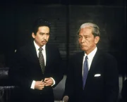 Warum musste eine Prostituierte sterben? Was versuchen die japanischen Gesch&auml;ftsleute Ishihara (Stan Egi, l.) und Yoshida-san (Mako) zu vertuschen?