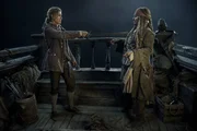 Henry Turner (Brenton Thwaites, l.); Captain Jack Sparrow (Johnny Depp, r.)