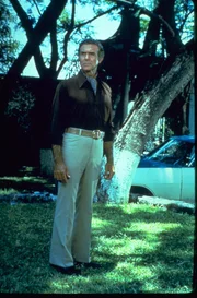 Ricardo Montalban (Luis Montoya).