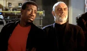 Web Smith (Wesley Snipes, li.) und John Connor (Sean Connery) m&uuml;ssen erkennen, da&szlig; der Mordfall eine ungeahnte politische Dimension bekommen hat..