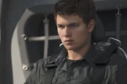 Caleb (Ansel Elgort)