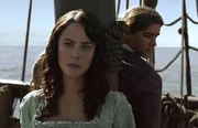 Carina Smyth (Kaya Scodelario, l.); Henry Turner (Brenton Thwaites, r.)