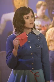 Erica Goldberg (Hayley Orrantia)