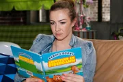 Katja (Anna-Katharina Samsel) erf&auml;hrt durch Zufall, dass Can eigentlich ein r&uuml;hrendes Geschenk f&uuml;r sie vorbereitet hatte und zeigt sich unweigerlich zutiefst ergriffen...