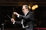 Riccardo Chailly dirigiert in Mailand das Orchester der Scala.
