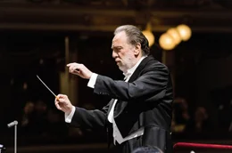 Riccardo Chailly dirigiert in Mailand das Orchester der Scala.