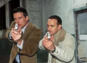 Tom (Rene Steinke, li.) und Semir (Erdogan Atalay) haben die Gangster, die Natalie in ihre Gewalt gebracht haben, gefunden.