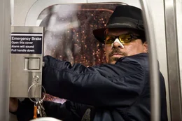 Eines Tages entf&uuml;hren Ramos (Luis Guzman) und seine Spie&szlig;gesellen den vollbesetzten New Yorker U-Bahn-Zug Pelham 123. Sie drohen damit, eine Geisel nach der anderen zu t&ouml;ten, sollte die Stadt nicht binnen einer Stunde ein saftiges L&ouml;segeld zahlen ...