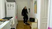 Jonathan Angeli in einer Übergangs-Wohnung.