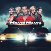 v.l.: M&uuml;cke (Luna Schweiger), Klausi (Michael Kessler), Bertie (Til Schweiger), Uschi (Tina Ruland) und Daniel (Tim Oliver Schultz)  +++ Die Verwendung des sendungsbezogenen Materials ist nur mit dem Hinweis und Verlinkung auf RTL+ gestattet. +++