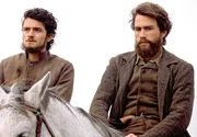 ARD GESETZLOS - DIE GESCHICHTE DES NED KELLY (ned kelly), AUS/GB/F 2003, Regie Gregor Jordan, am Samstag (16.07.11) um 02:00 Uhr im Ersten. Ned Kelly (Heath Ledger, re.) und sein Freund Joe Byrne (Orlando Bloom) sind Gesetzlose.