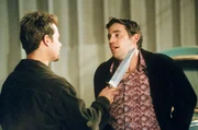 Xander (Nicholas Brendon, r.) ist in Schwierigkeiten, denn Jack O'Toole (Channon Roe, l.) mag ihn offenbar nicht besonders.
