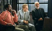 Web Smith (Wesley Snipes, li.), Tom Graham (Harvey Keitel, Mitte) und John Connor (Sean Connery) m&uuml;ssen erkennen, da&szlig; der Mordfall eine ungeahnte politische Dimension bekommen hat..