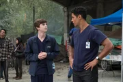 L-R: Dr. Shaun Murphy (Freddie Highmore), Dr. Jared Kalu (Chuku Modu).