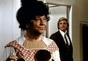 Rhett (Eric Douglas, r.) ist ver&auml;rgert &uuml;ber seinen Vater Jackie (Donald O'Connor, l.), der sich immer in den Vordergrund spielen muss.