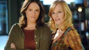 Sara Sidel (Jorja Fox, li.) und Catherine Willows (Marg Helgenberger)