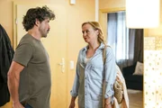 Manuel (Daniel Sellier) spielt Kathi (Mandy Neidig) vor, dass er einen Job als Verk&auml;ufer angenommen hat