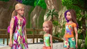 Barbie, Stacie und Skipper suchen verzweifelt nach ihrer kleinen Schwester Chelsea auf der Dschungelinsel.