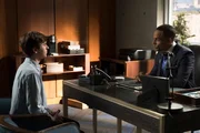 "The Good Doctor", "Der letzte Tag." Nachdem Dr. Glassman zur&uuml;ckgetreten ist, hat Dr. Andrews die medizinische Leitung des Krankenhauses &uuml;bernommen. Glassman m&ouml;chte sich voll und ganz auf seine bevorstehende Gehirnoperation konzentrieren. An seinem letzten Arbeitstag hat Jared einen besonderen Auftrag bekommen. Gemeinsam mit Shaun behandelt er Obdachlose. Dabei lernen sie Harry kennen, der unschl&uuml;ssige Symptome aufweist. Jared l&auml;sst Harry f&uuml;r weitere Untersuchungen im Krankenhaus aufnehmen. Im Bild (v.li.): Freddie Highmore (Dr. Shaun Murphy), Hill Harper (Dr. Marcus Andrews).