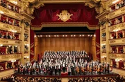 Dirigent Riccardo Chailly (Mi.) mit dem Orchester der Mail&auml;nder Scala
