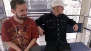 Jerrick (li.) und Kumpel Jonas stellen sich ihrer H&ouml;henangst und fahren Riesenrad.