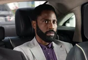 Der Protagonist, ein CIA-Agent (John David Washington)