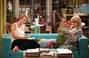 Geraten in Streit, weil Bernadette (Melissa Rauch, r.) sich sorgt, dass Penny (Kaley Cuoco, l.) in ihrem neuen Job nicht gut genug sein könnte ... Geraten in Streit, weil Bernadette (Melissa Rauch, r.) sich sorgt, dass Penny (Kaley Cuoco, l.) in ihrem neuen Job nicht gut genug sein könnte ...