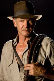 Nachdem Indiana Jones (Harrison Ford) zusammen mit seinem Begleiter Mac in der W&uuml;ste an einem abgelegenen Flugplatz nur knapp den dortigen Sovjetischen Agenten entkommen konnte, wartet zuhause am Marshall College noch gr&ouml;&szlig;erer &Auml;rger ...