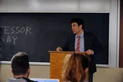 An seinem ersten Tag als Architektur-Lektor beginnt Ted Mosby (Josh Radnor) im falschen Raum zu unterrichten ... Schicksal? An seinem ersten Tag als Architektur-Lektor beginnt Ted Mosby (Josh Radnor) im falschen Raum zu unterrichten ... Schicksal?