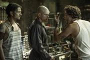 (v.l.n.r.) Julio (Diego Luna); Max De Costa (Matt Damon); Spider (Moura Wagner)
